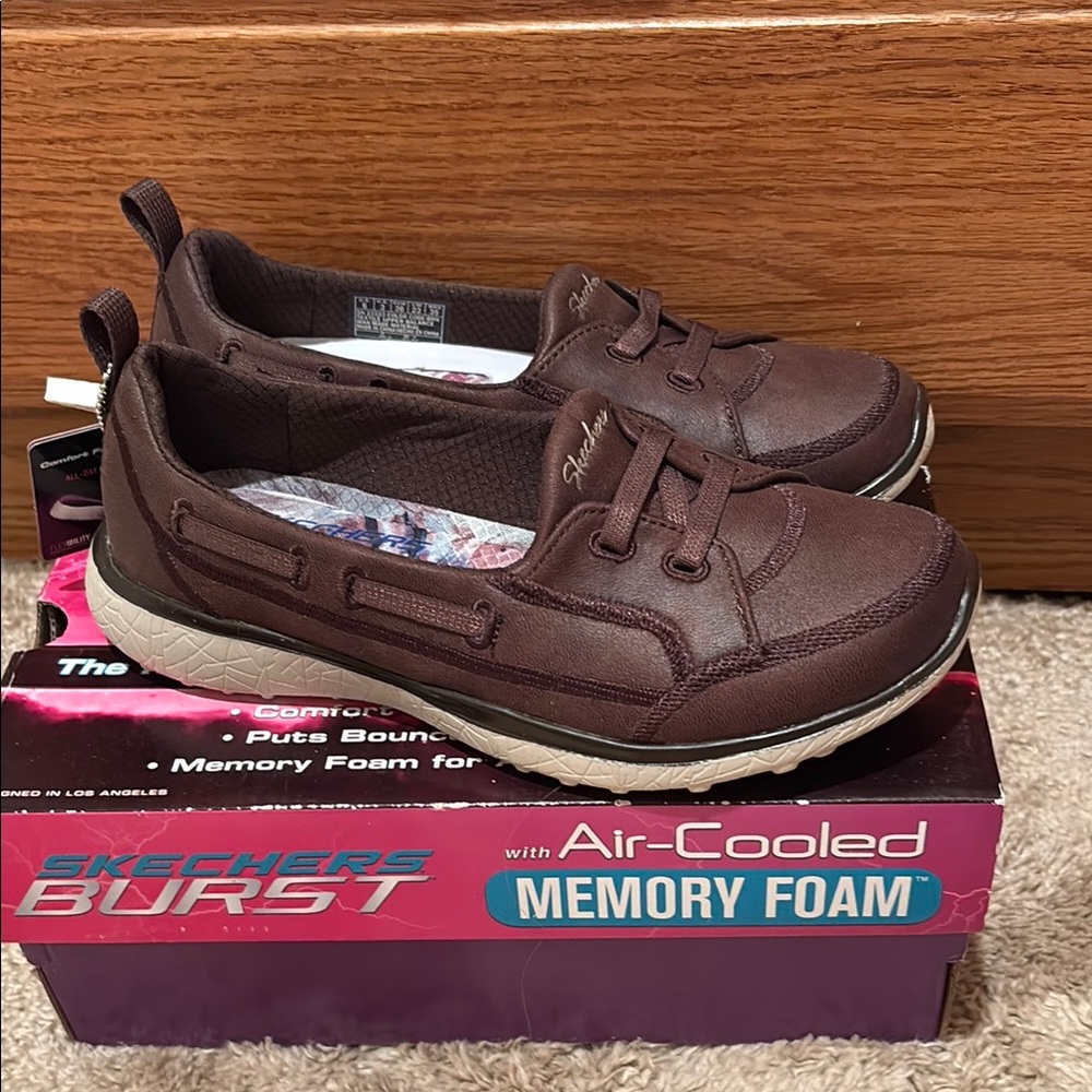 NWT Skechers Dark Brown Casual Slip-Ons dearest 6 memory foam